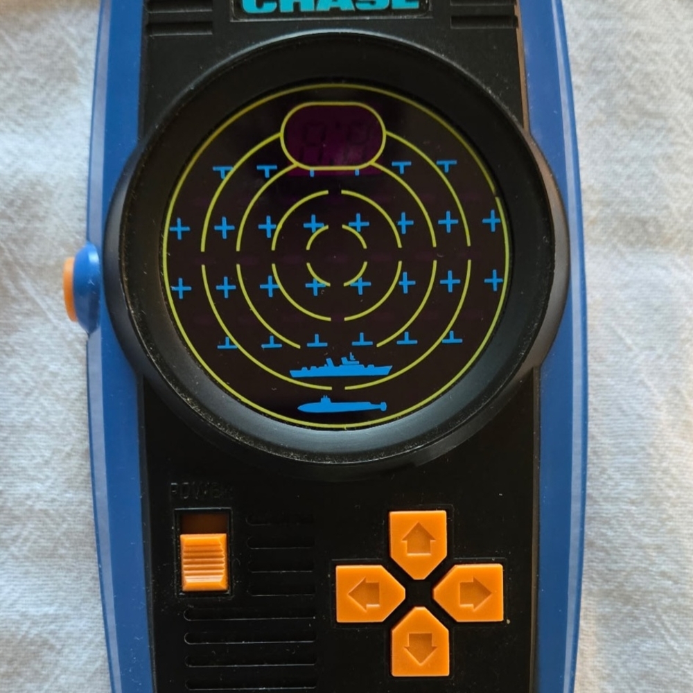Mattel Chaser Handheld Electronic Game - Blue and Orange (VINTAGE)